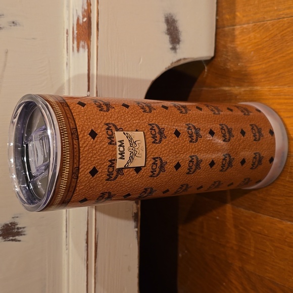 NIB Insulated 20 Oz Tumbler With Metal Straw And Cleaning Brush - Picture 4 of 5